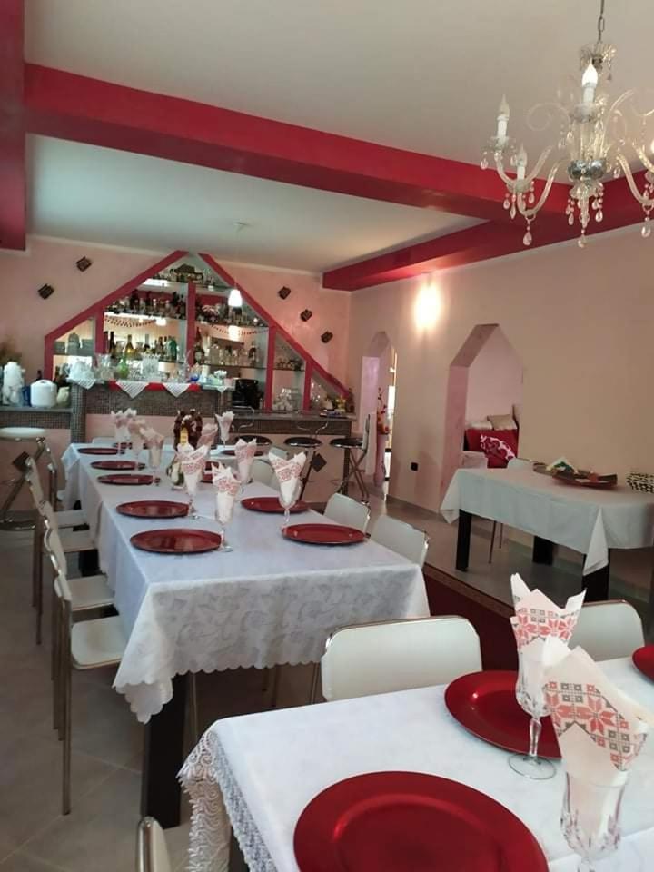 Hotel Pensiunea 3Flori De Colt Statiunea Esterno foto