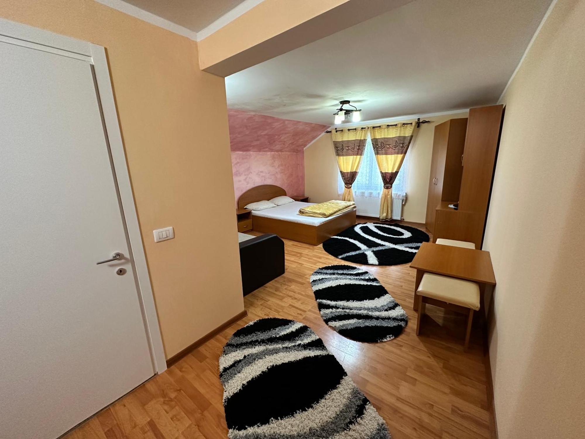 Hotel Pensiunea 3Flori De Colt Statiunea Esterno foto